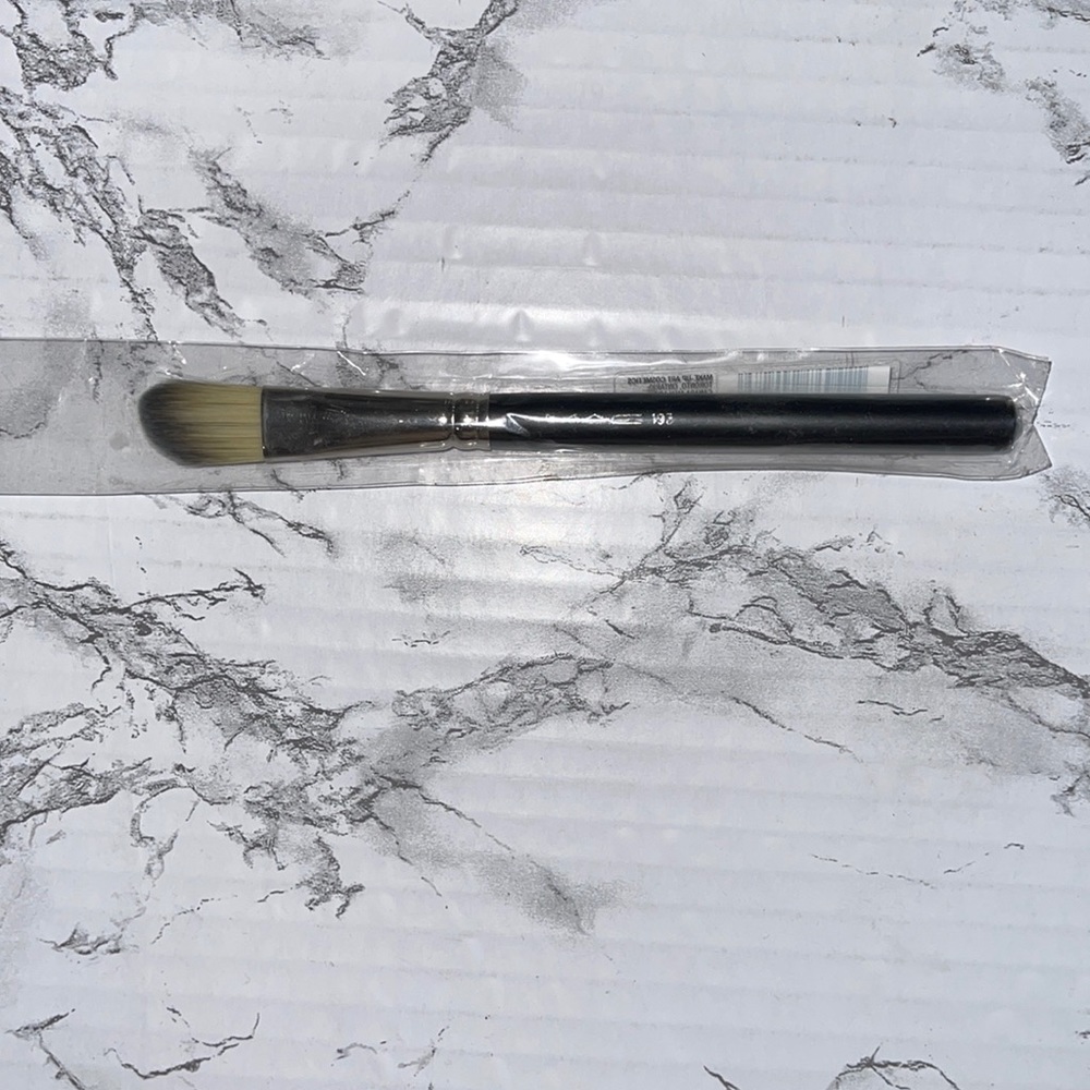 MAC  ORIGINAL 193 BRUSH BRAND NEW IN PACKAGE NO LONGER MADE